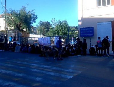 Μυτιλήνη: Αποχώρησαν από το λιμάνι οι διαμαρτυρόμενοι Αφρικανοί μετανάστες